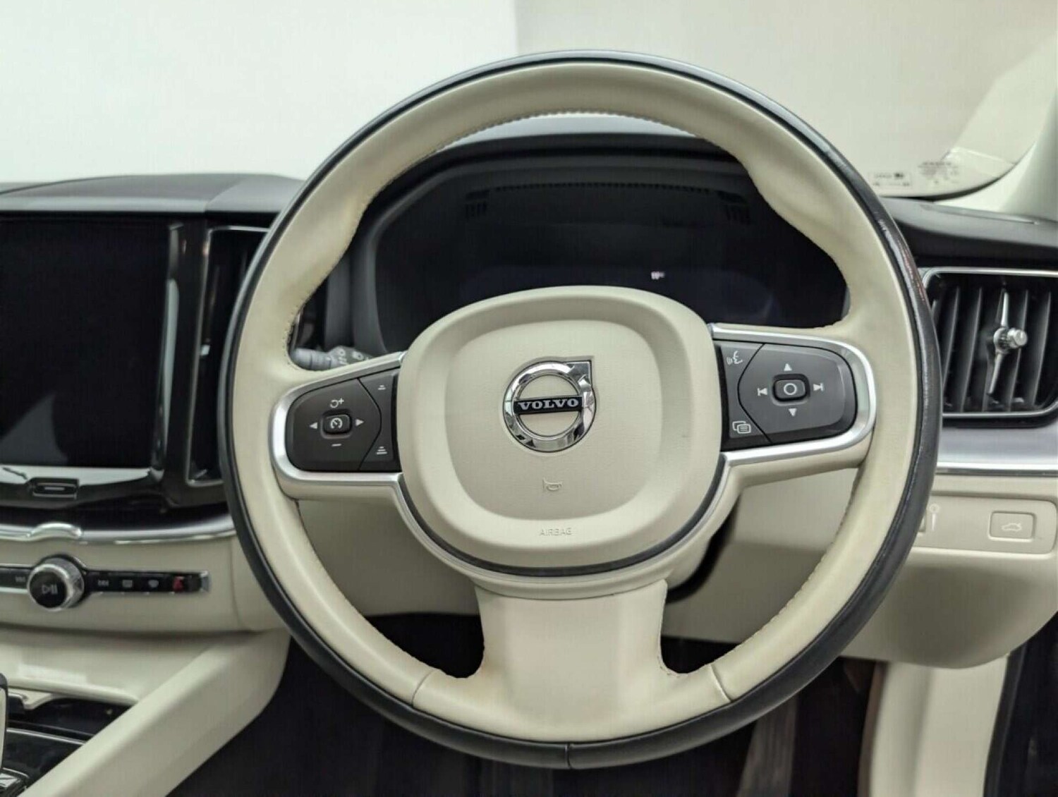 Used Volvo XC60 2022 for sale - 77713824: Photo 22