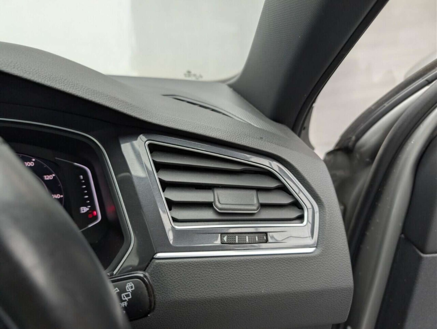 Used Volkswagen Tiguan 2020 for sale - 77880574: Photo 22