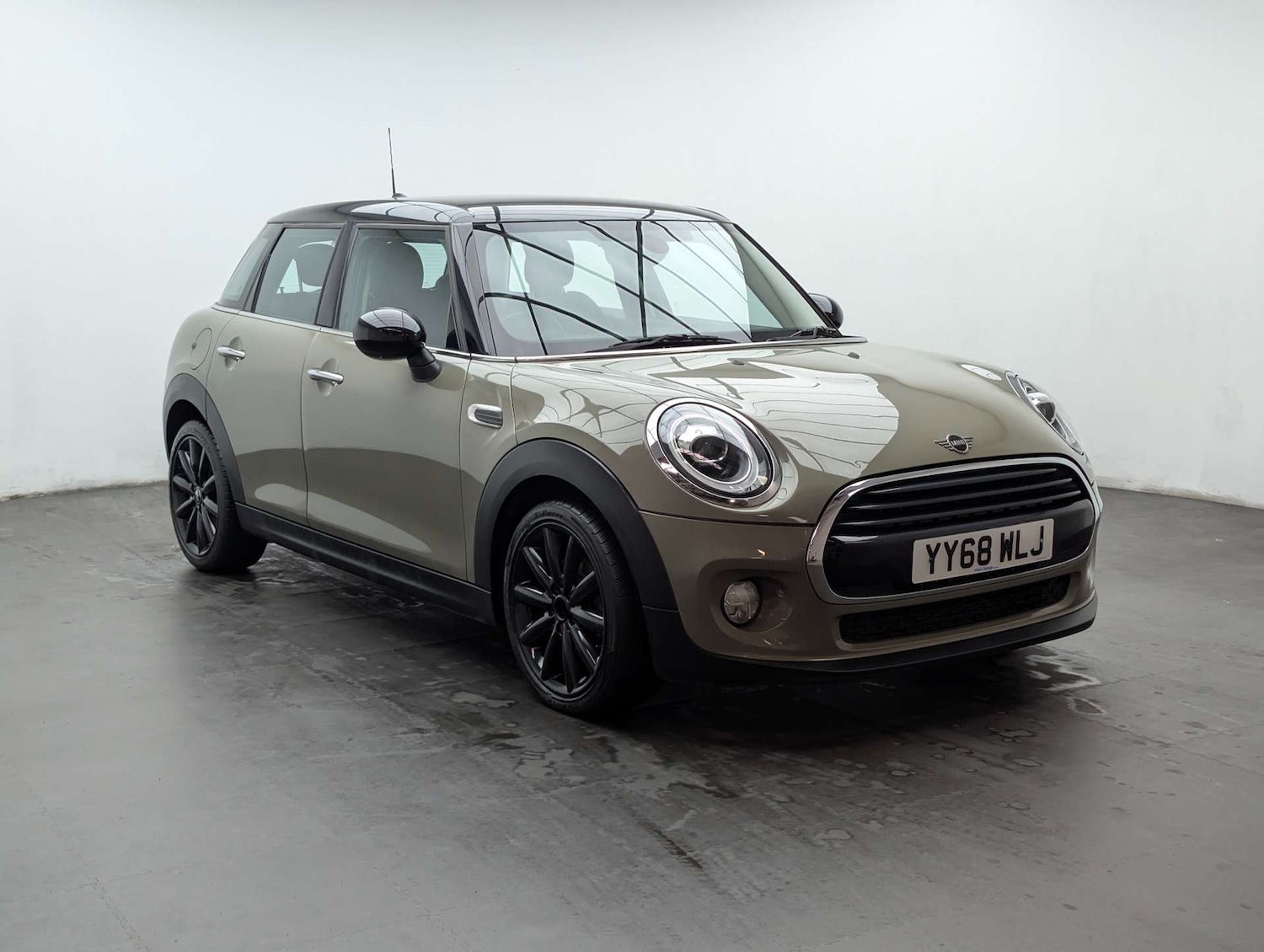 Used MINI Hatch 2018 for sale - 77980243: Photo 2
