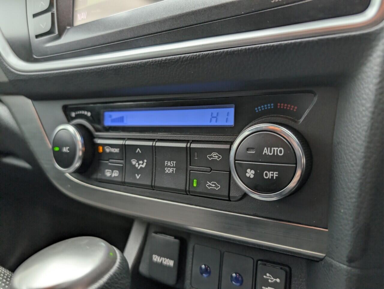 Used Toyota Auris 2014 for sale - 77131012: Photo 27