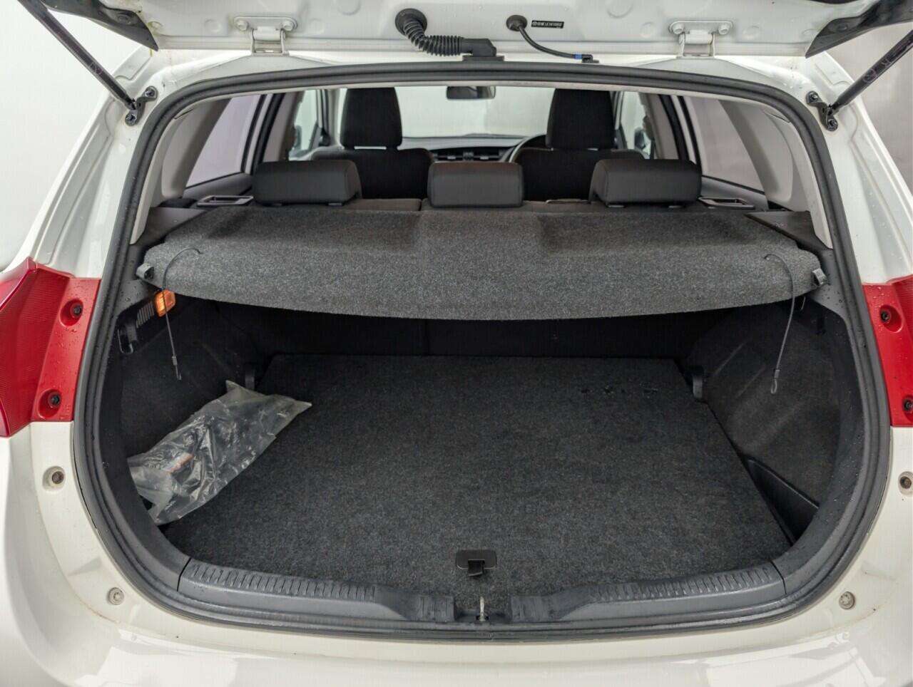 Used Toyota Auris 2014 for sale - 77131012: Photo 37