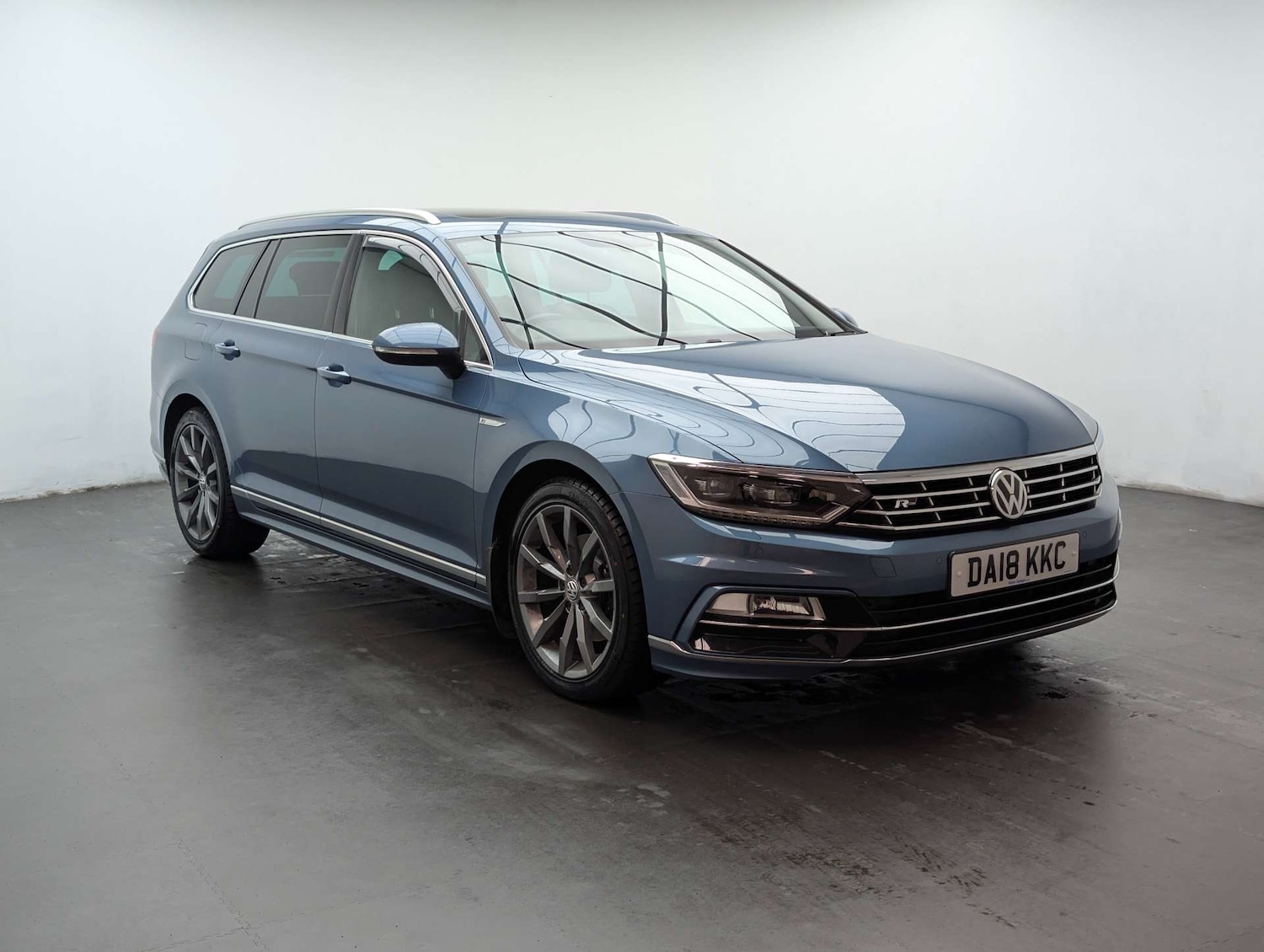 Used Volkswagen Passat 2018 for sale - 78056727: Photo 2