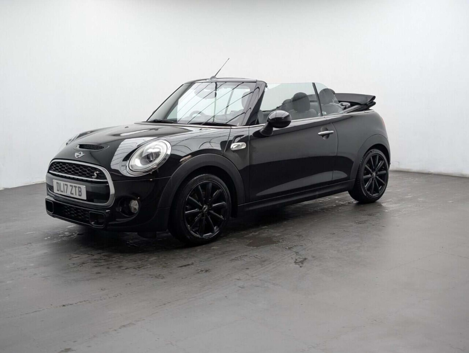 Used MINI Convertible 2017 for sale - 77713715: Photo 4
