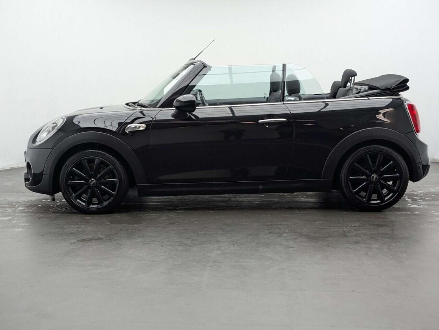 Used MINI Convertible 2017 for sale - 77713715: Photo 5
