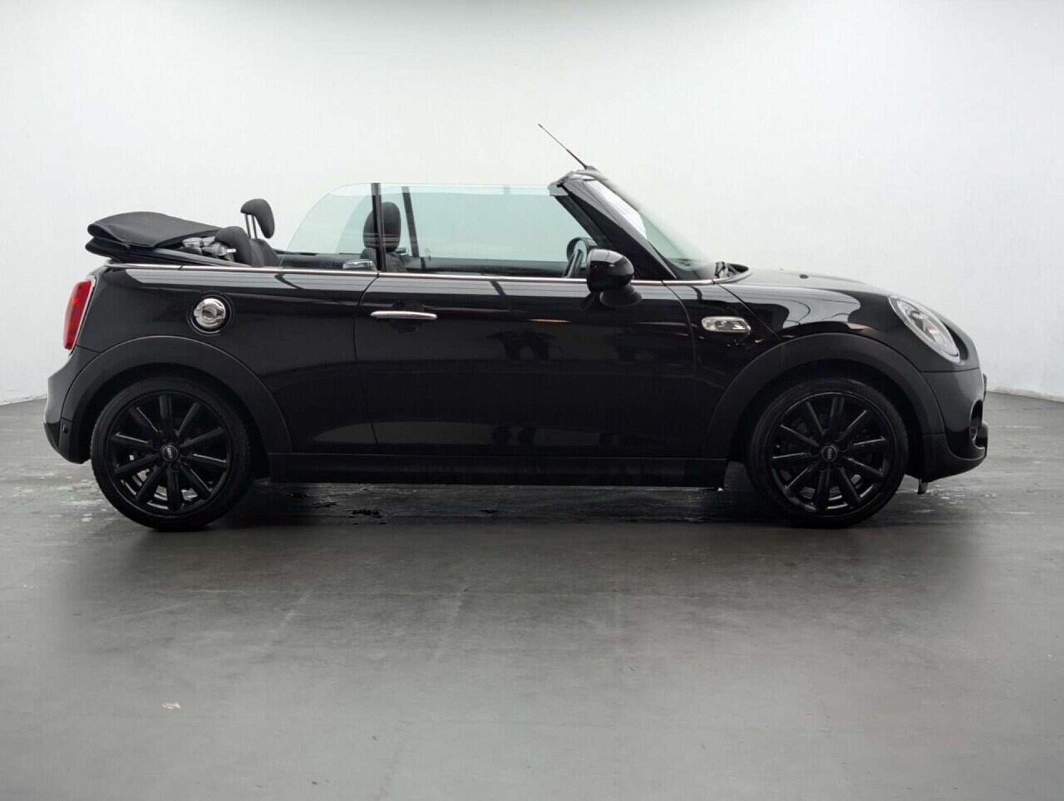 Used MINI Convertible 2017 for sale - 77713715: Photo 9