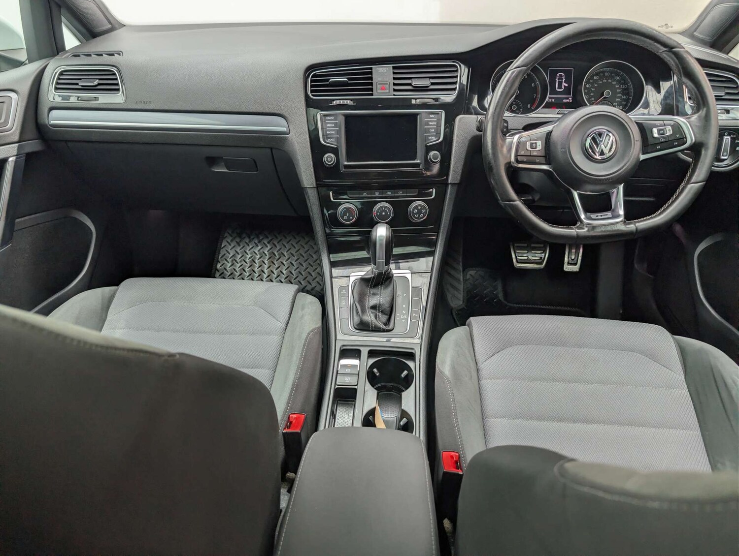 Used Volkswagen Golf 2017 for sale - 77830747: Photo 31