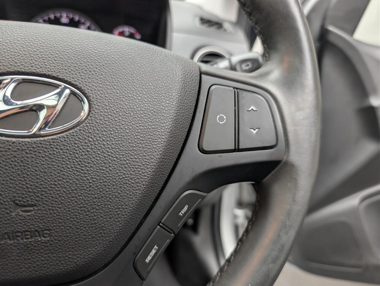 Used Hyundai i10 2019 for sale - 76975890: Photo 18