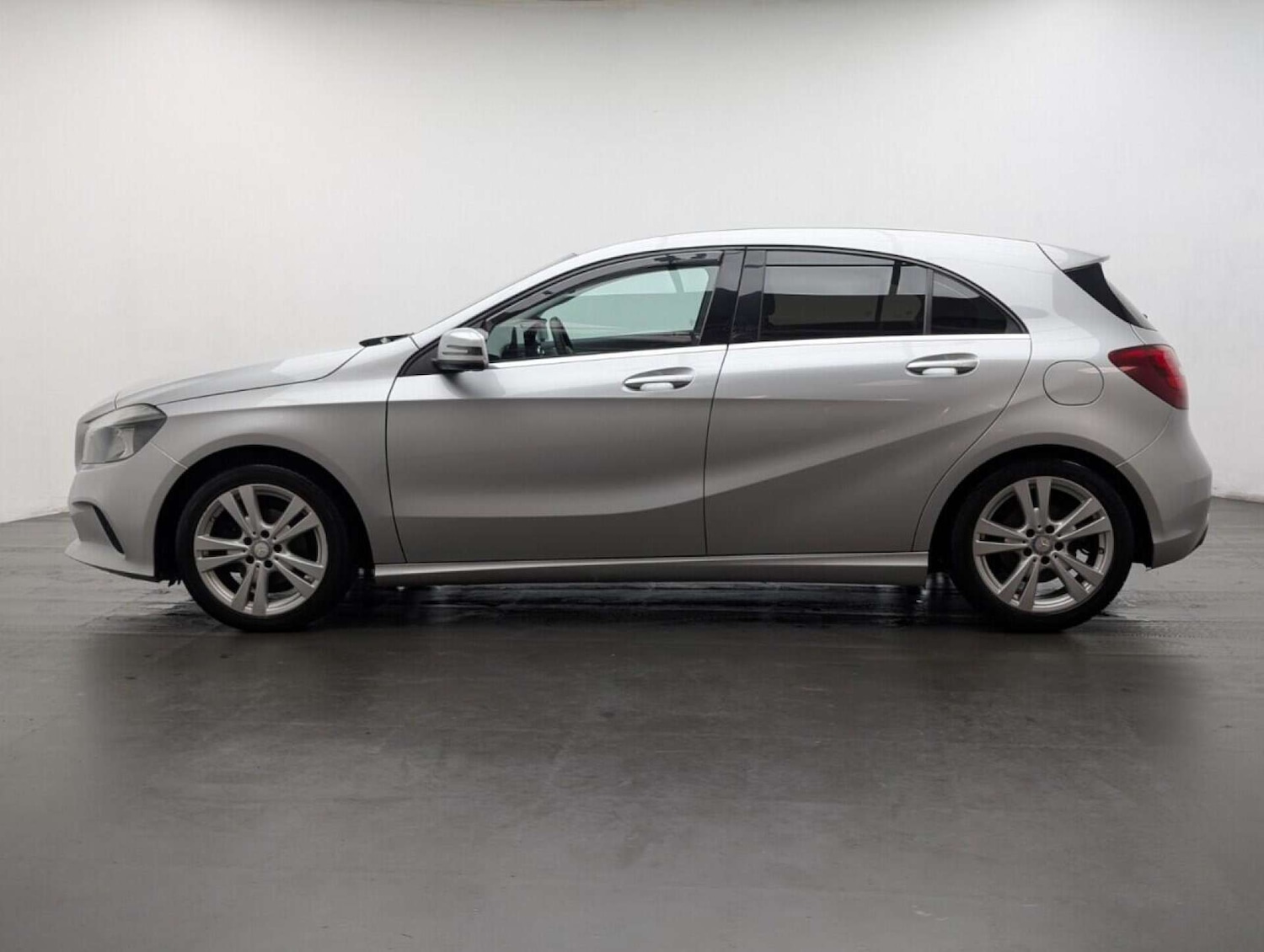 Used Mercedes-Benz A-Class 2017 for sale - 77714071: Photo 5