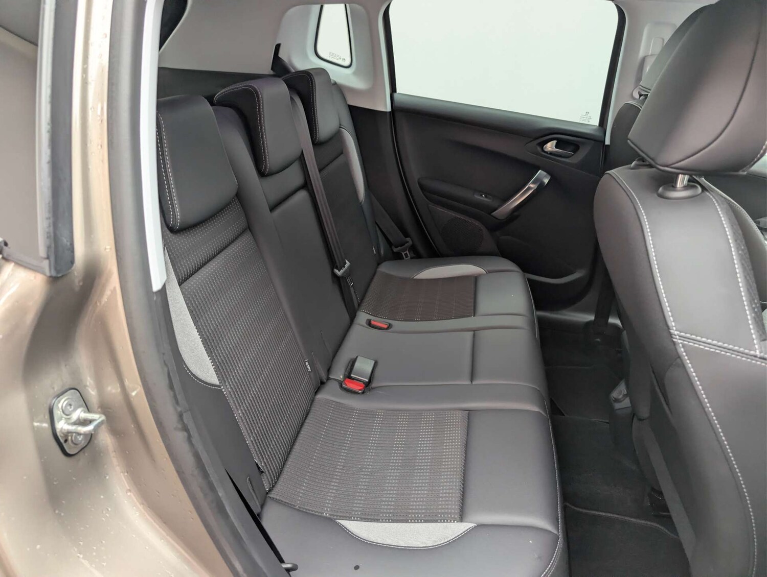 Used Peugeot 2008 2015 for sale - 78145487: Photo 14