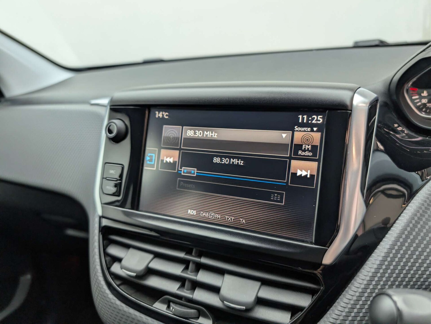 Used Peugeot 2008 2015 for sale - 78145487: Photo 18