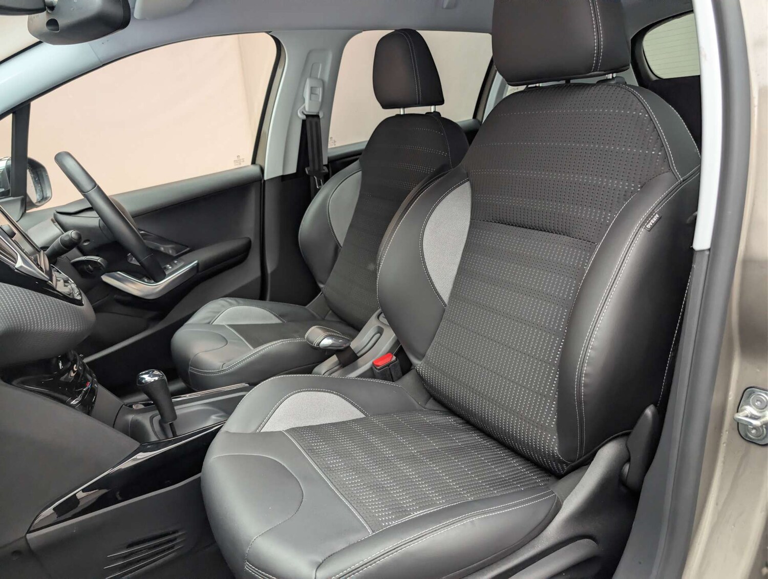 Used Peugeot 2008 2015 for sale - 78145487: Photo 26