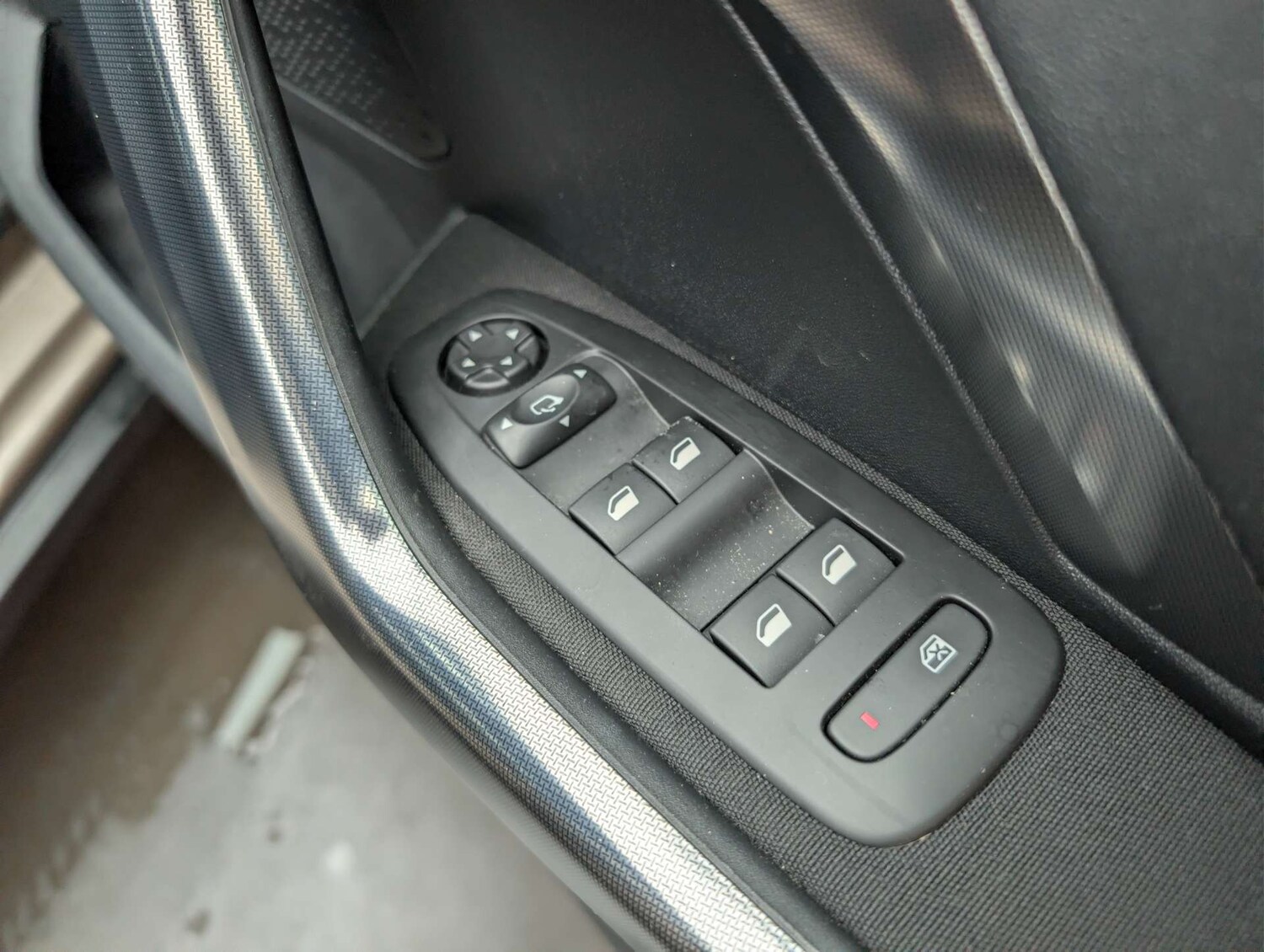 Used Peugeot 2008 2015 for sale - 78145487: Photo 29