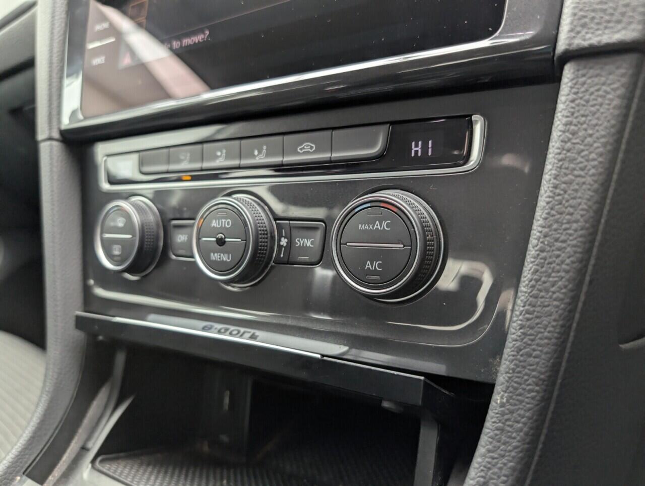 Used Volkswagen Golf 2019 for sale - 76424410: Photo 17