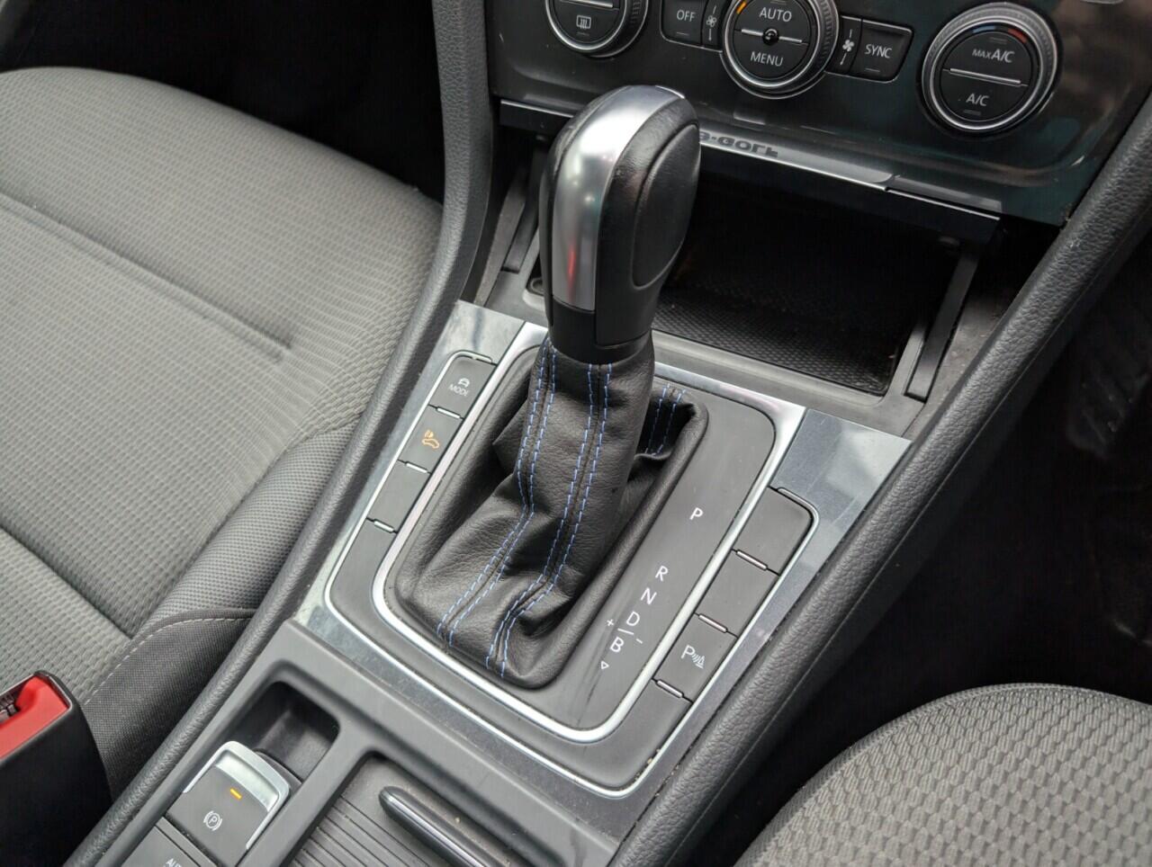 Used Volkswagen Golf 2019 for sale - 76424410: Photo 18