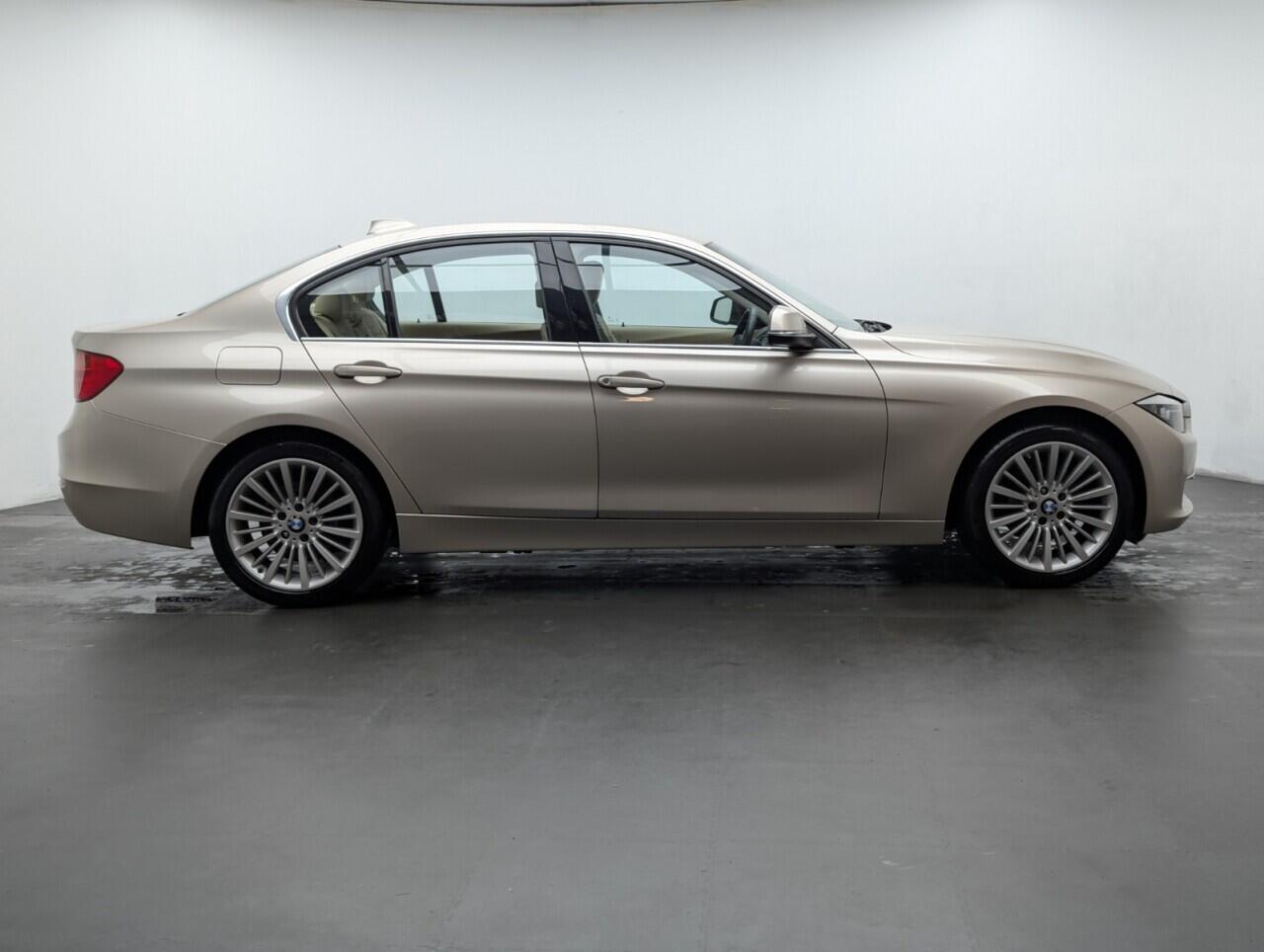 Used BMW 3 Series 2015 for sale - 77633033: Photo 9