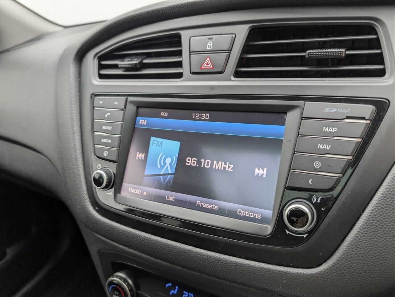 Used Hyundai i20 2018 for sale - 77098147: Photo 13