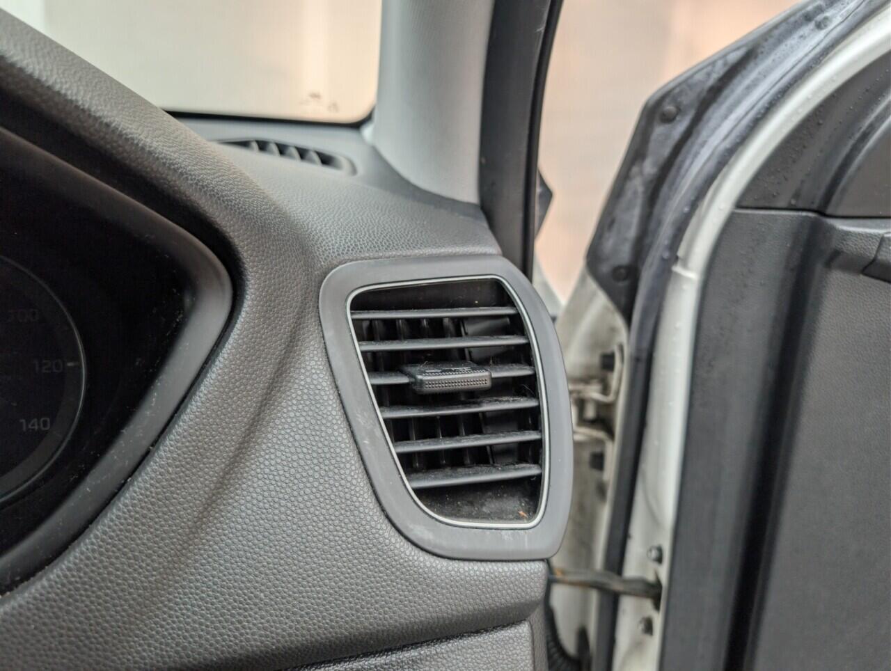 Used Hyundai i20 2018 for sale - 77098147: Photo 20