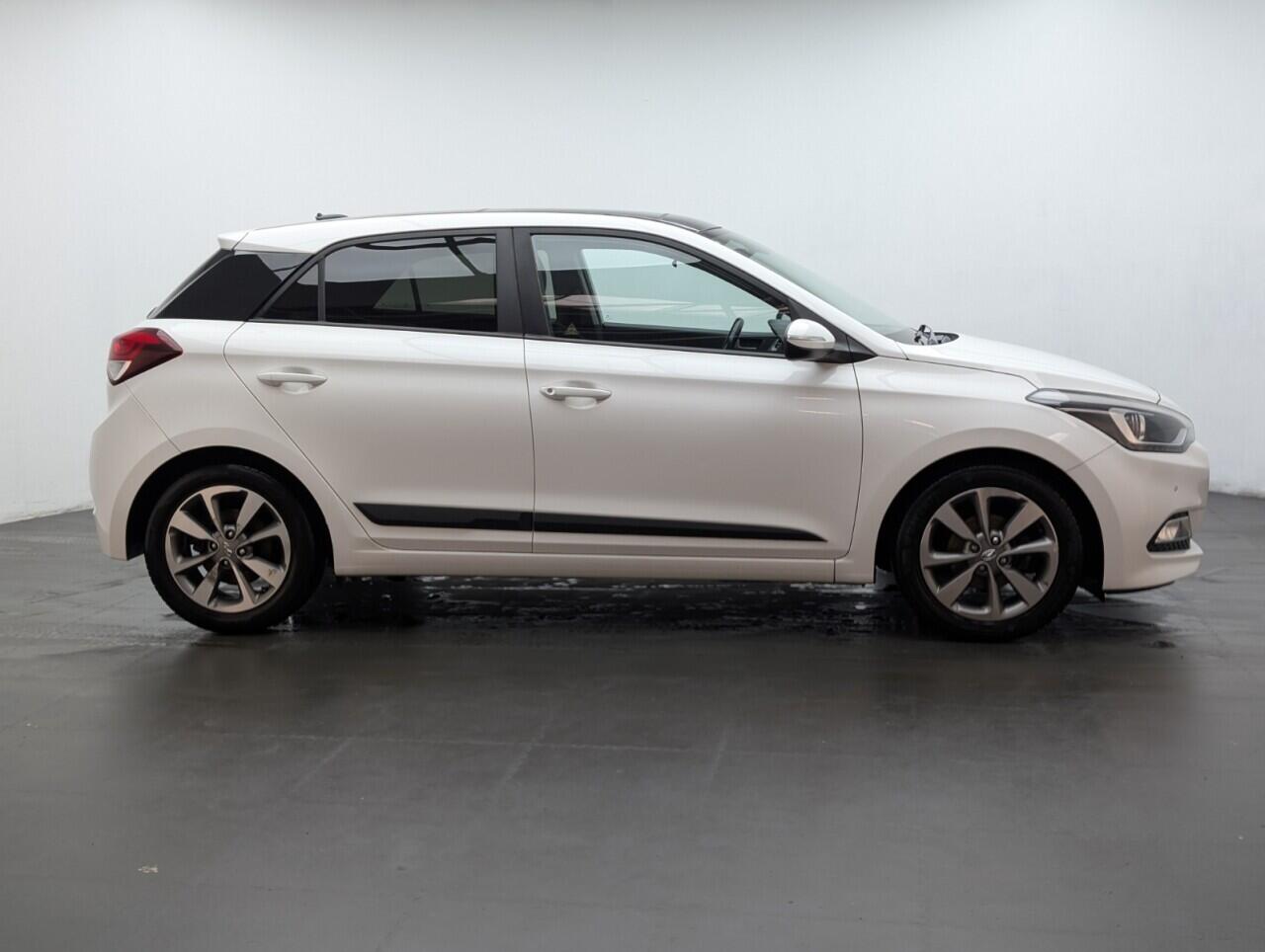 Used Hyundai i20 2018 for sale - 77098147: Photo 9