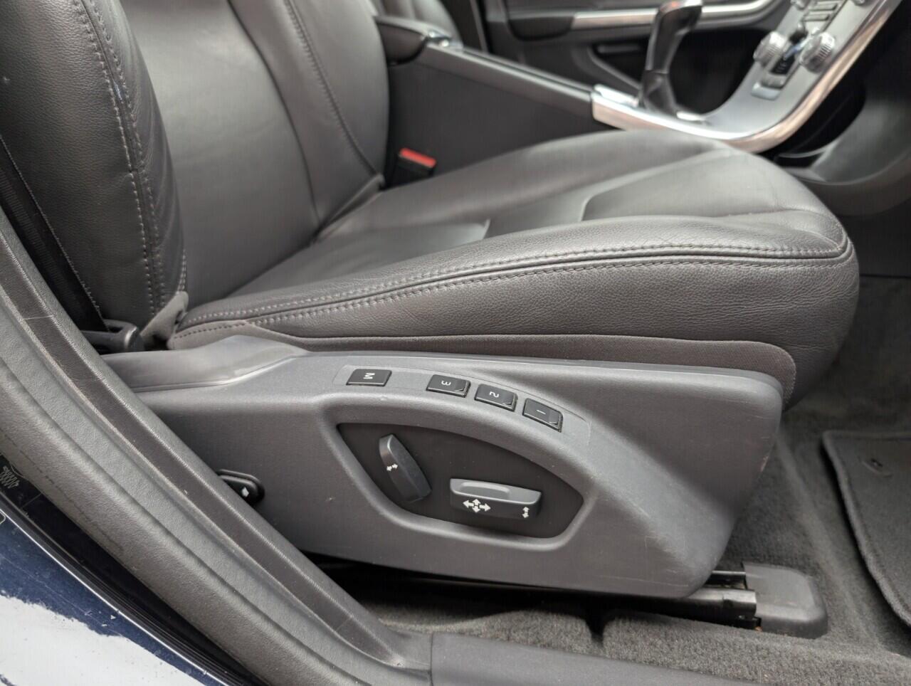 Used Volvo V60 2016 for sale - 76424266: Photo 23