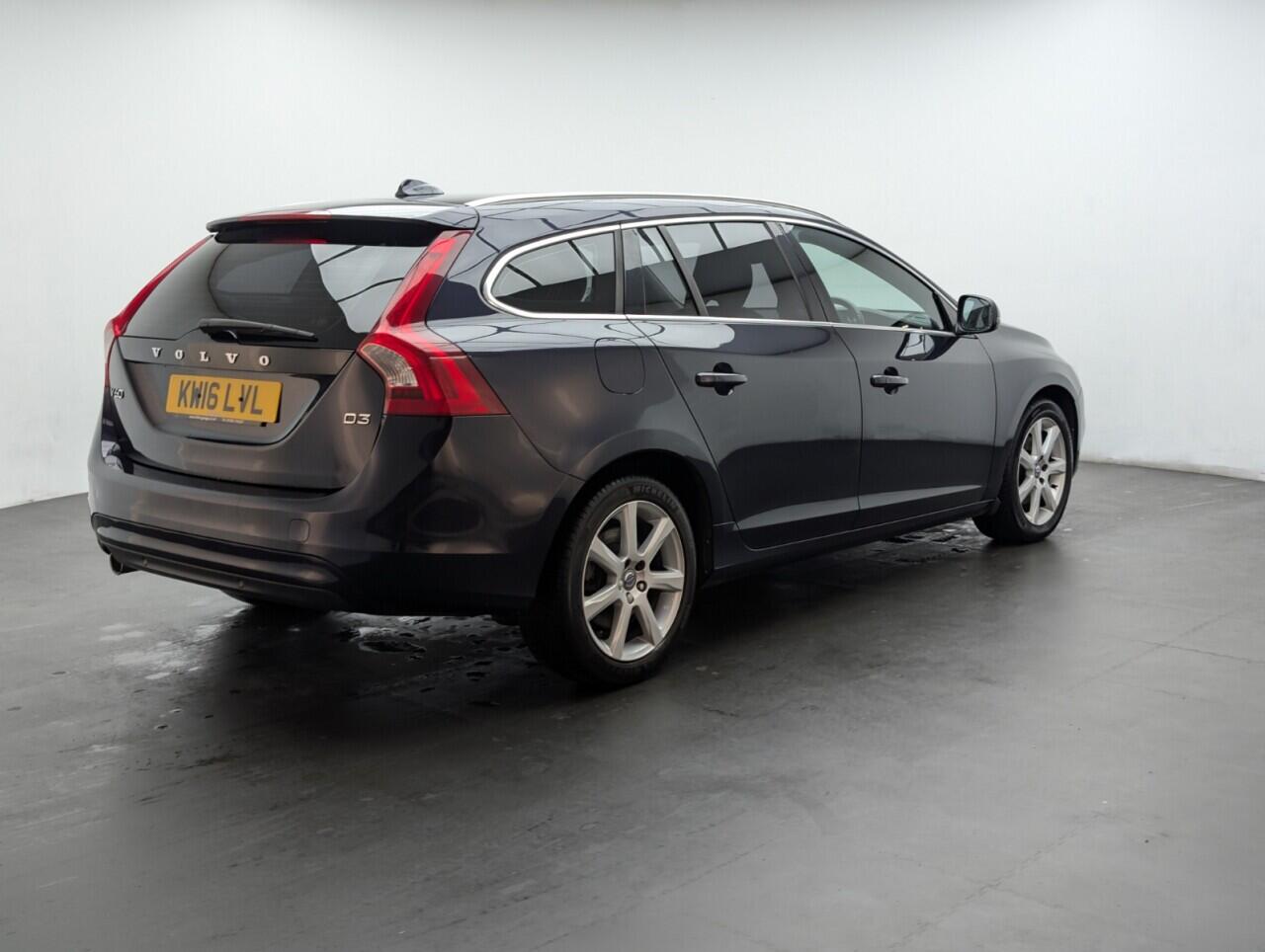 Used Volvo V60 2016 for sale - 76424266: Photo 8