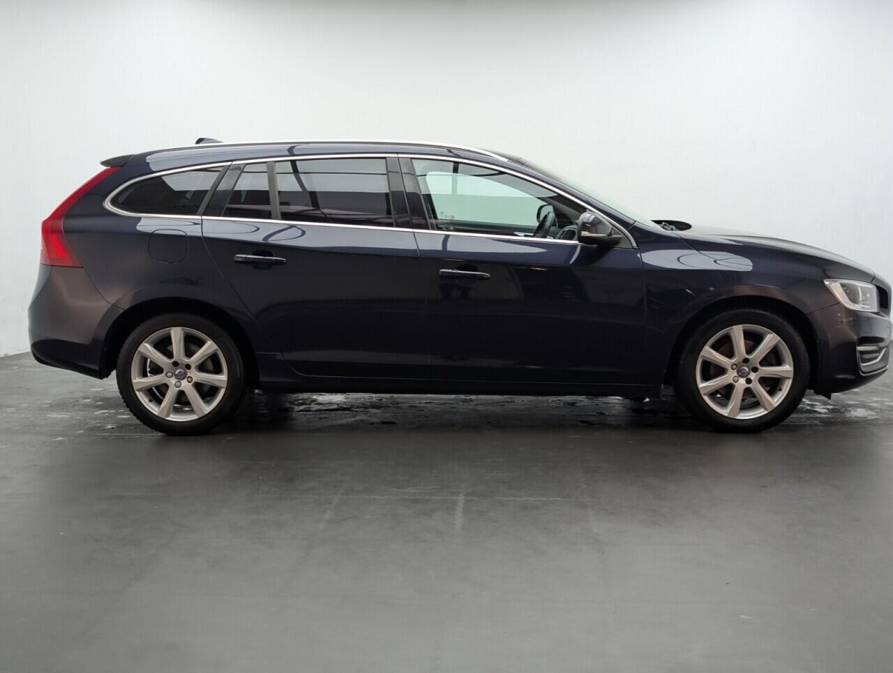 Used Volvo V60 2016 for sale - 76424266: Photo 9