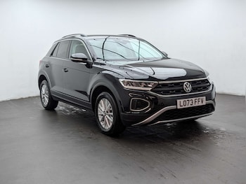 Used Volkswagen T-Roc 2024 for sale - 78733777: Photo