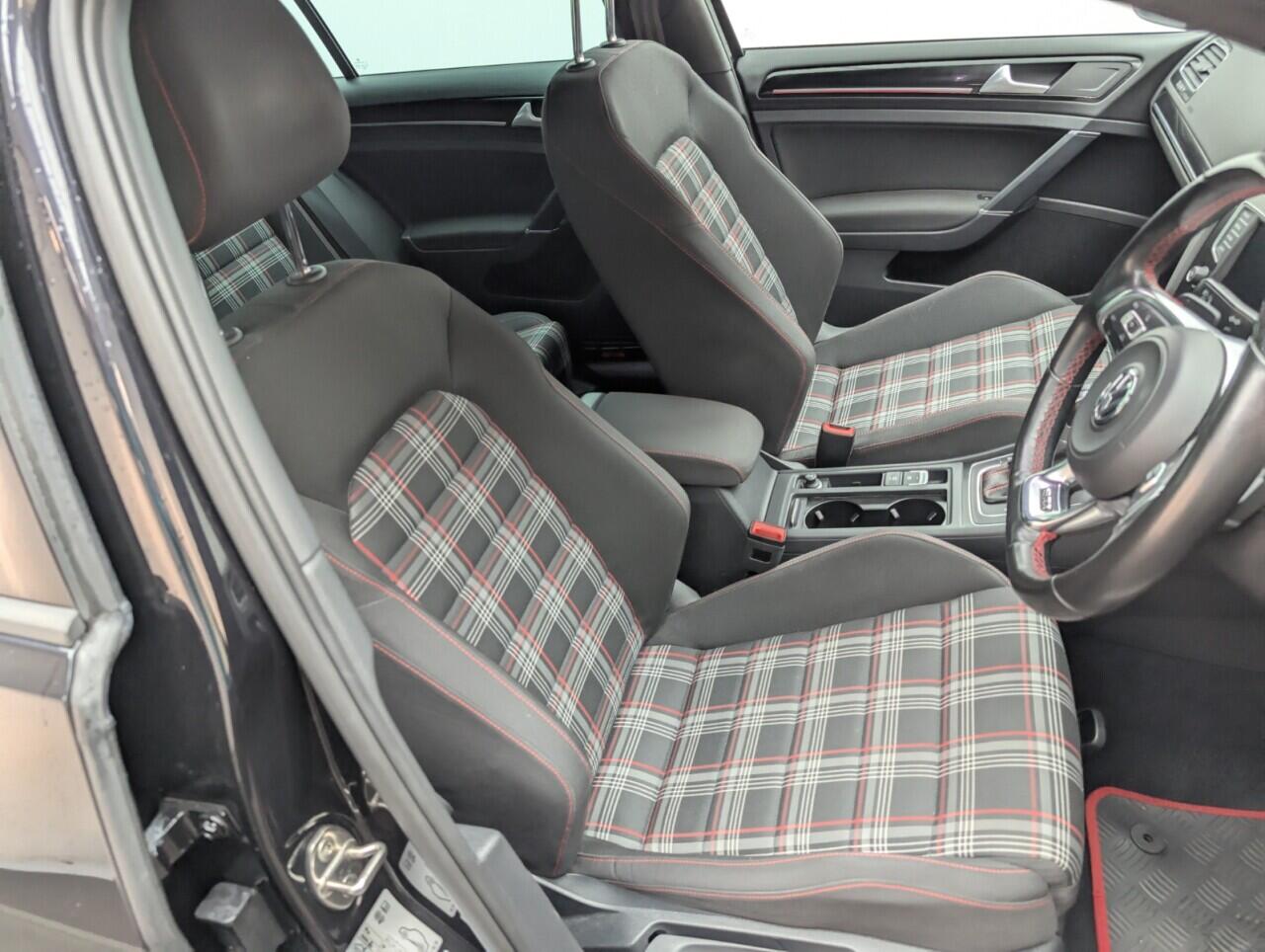 Used Volkswagen Golf 2016 for sale - 76424800: Photo 12