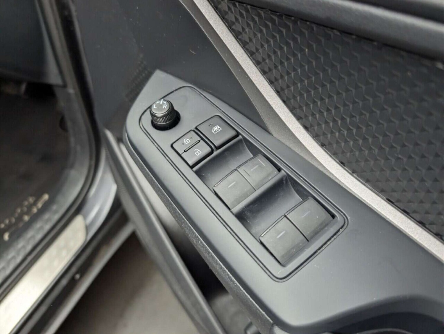 Used Toyota C-HR 2023 for sale - 77714198: Photo 20