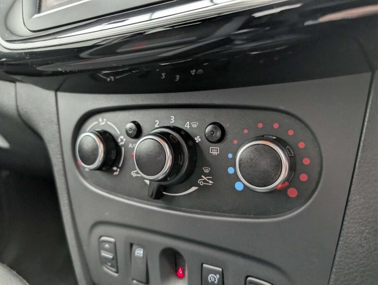 Used Dacia Sandero Stepway 2019 for sale - 77713837: Photo 16