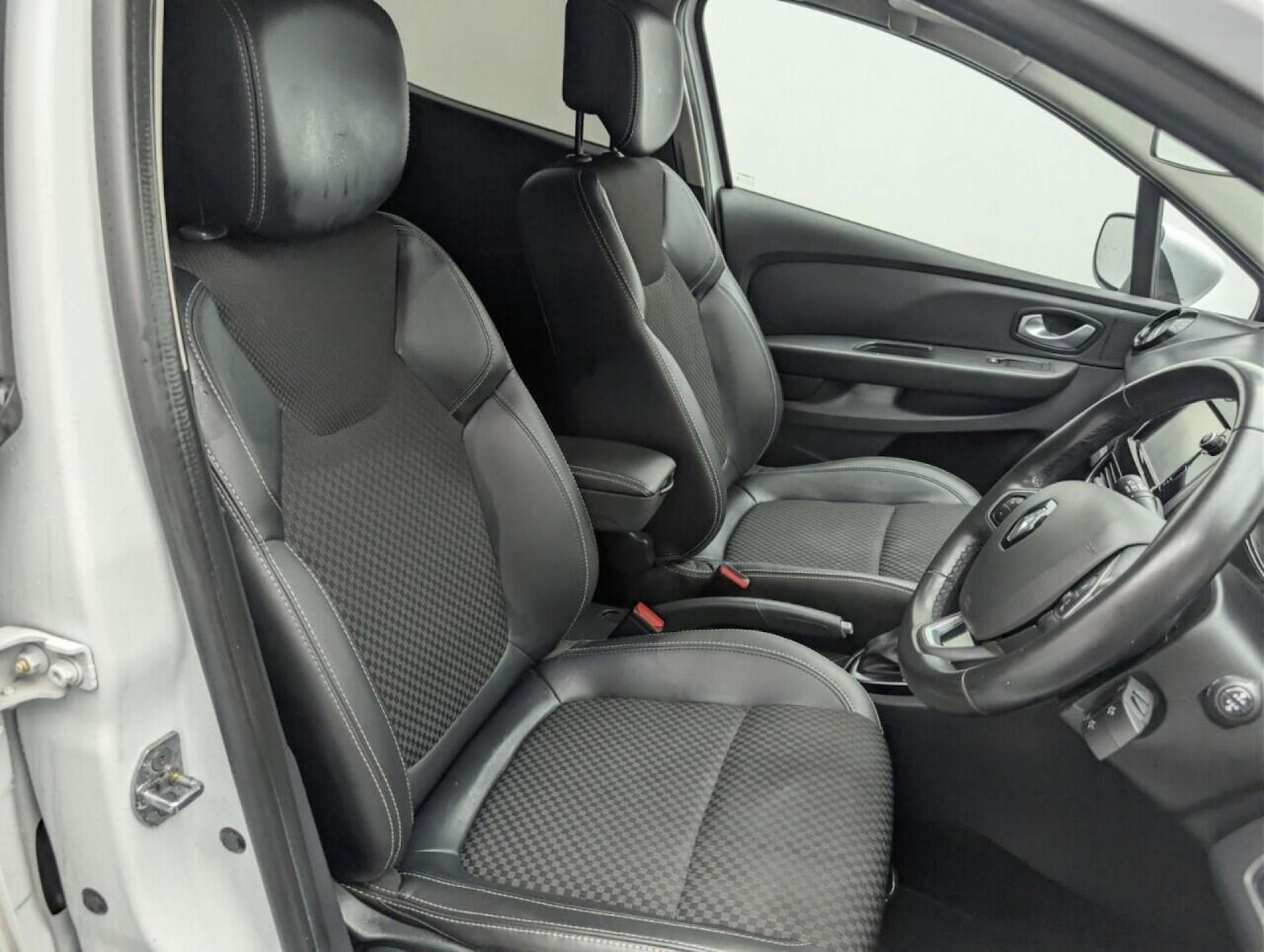 Used Renault Clio 2017 for sale - 77714224: Photo 12