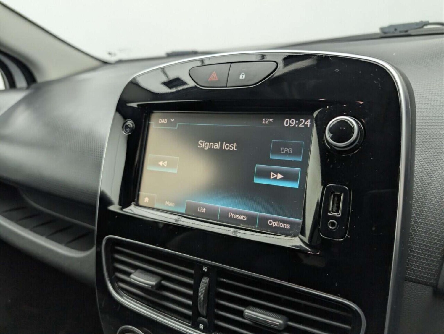 Used Renault Clio 2017 for sale - 77714224: Photo 14