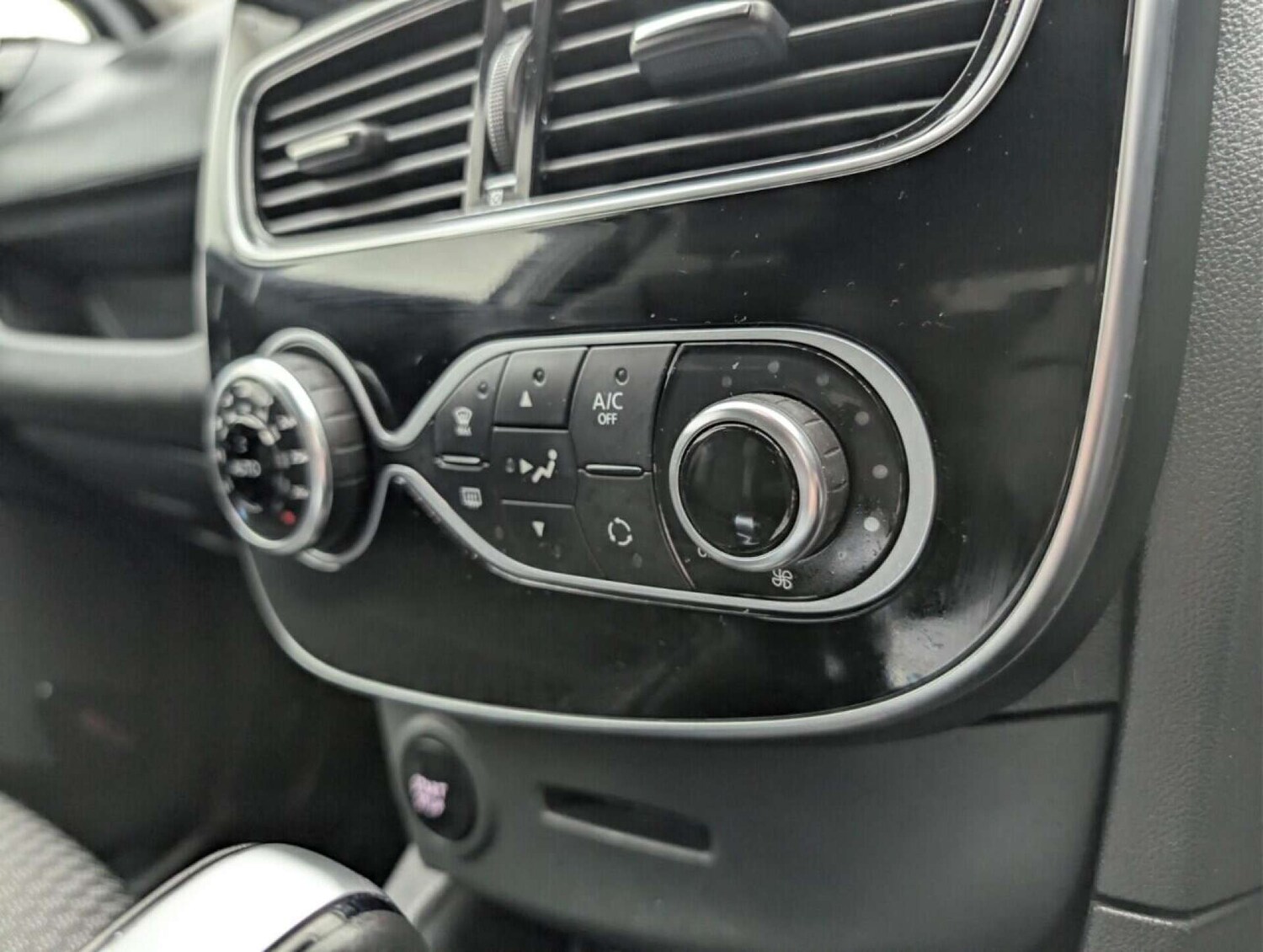 Used Renault Clio 2017 for sale - 77714224: Photo 15