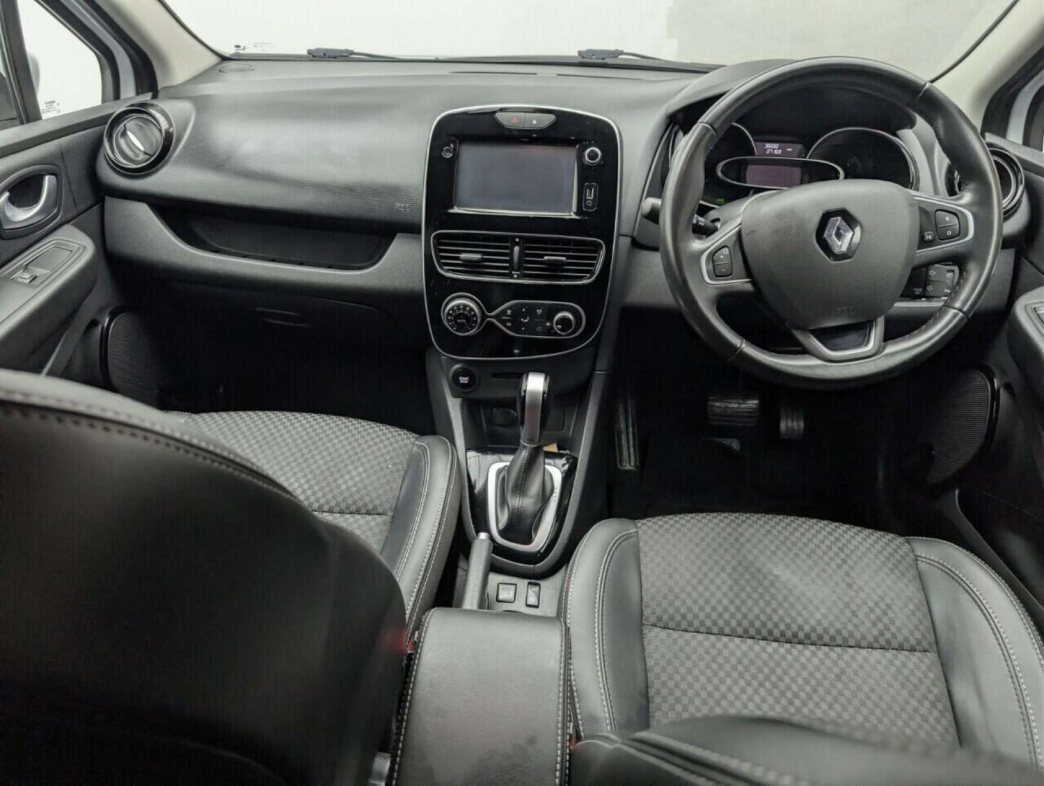 Used Renault Clio 2017 for sale - 77714224: Photo 21