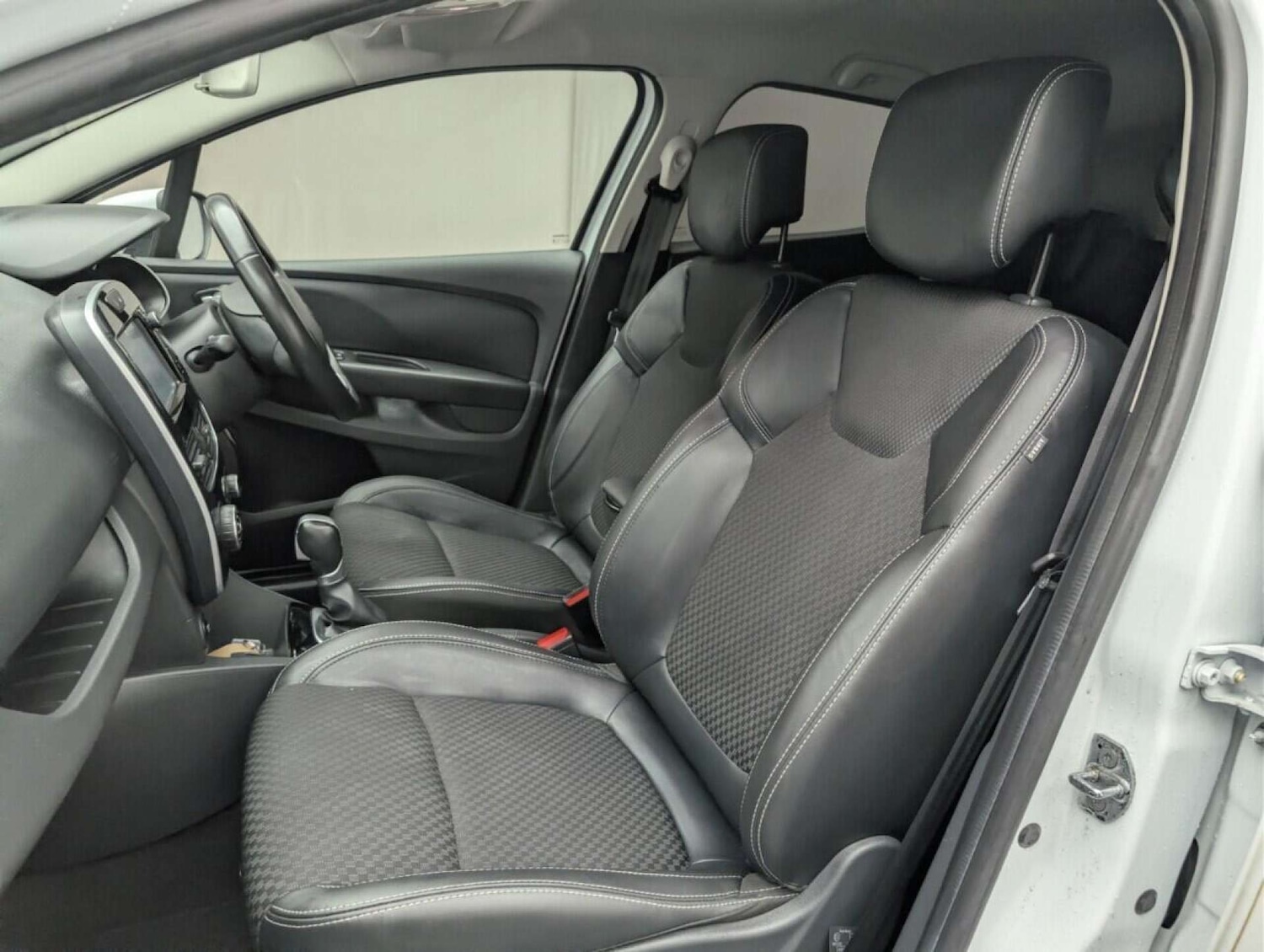 Used Renault Clio 2017 for sale - 77714224: Photo 25