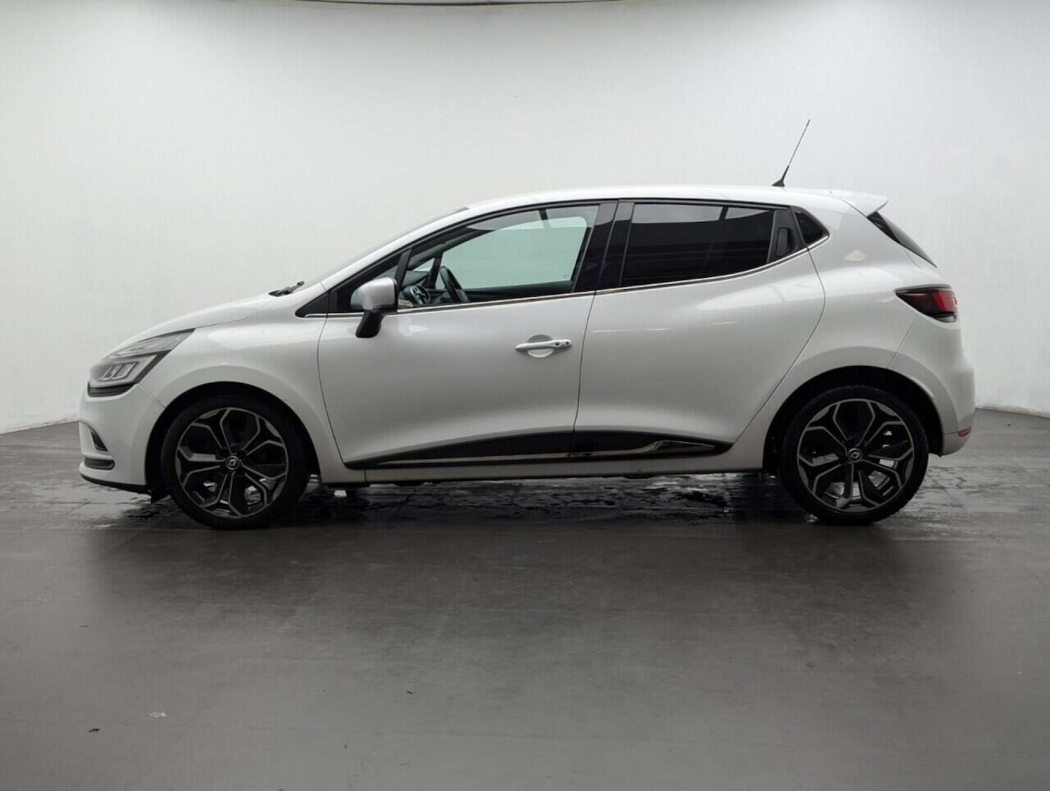 Used Renault Clio 2017 for sale - 77714224: Photo 5