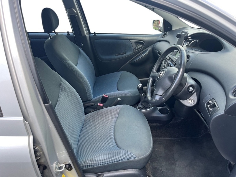 Used Toyota Yaris 2005 for sale - 77889165: Photo 8