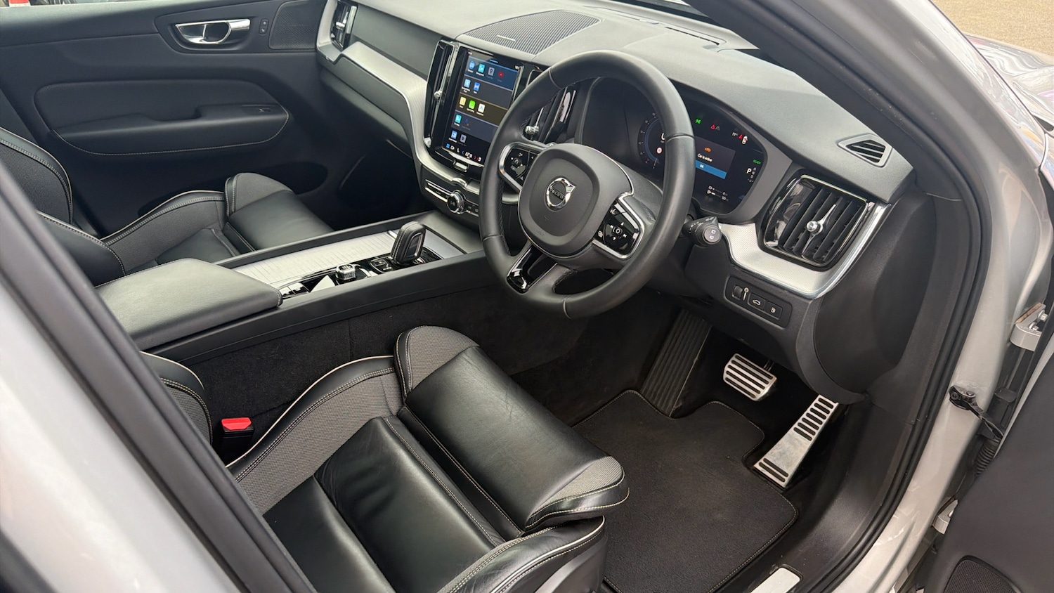 Used Volvo XC60 2022 for sale - 77672523: Photo 11