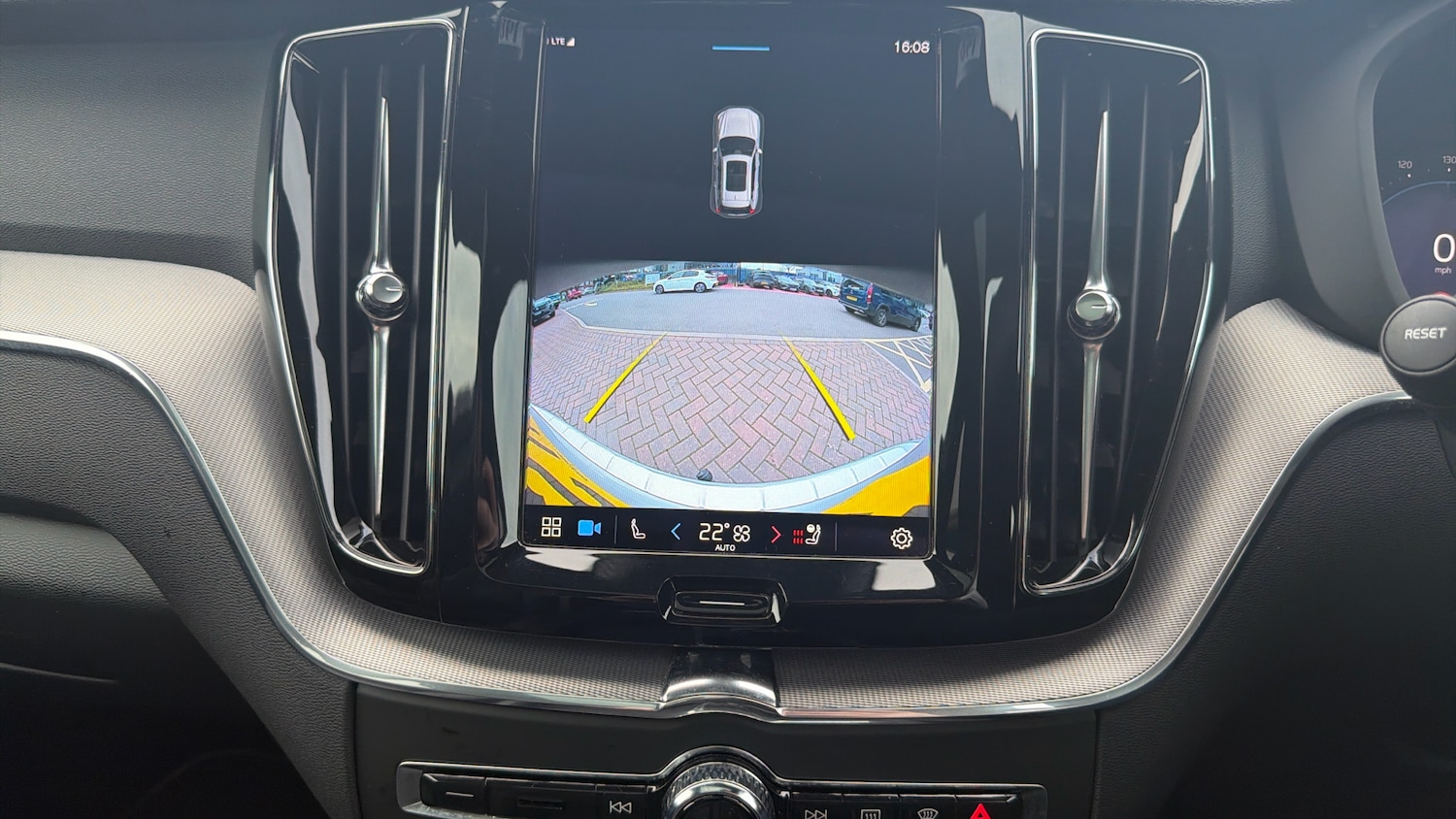 Used Volvo XC60 2022 for sale - 77672523: Photo 30