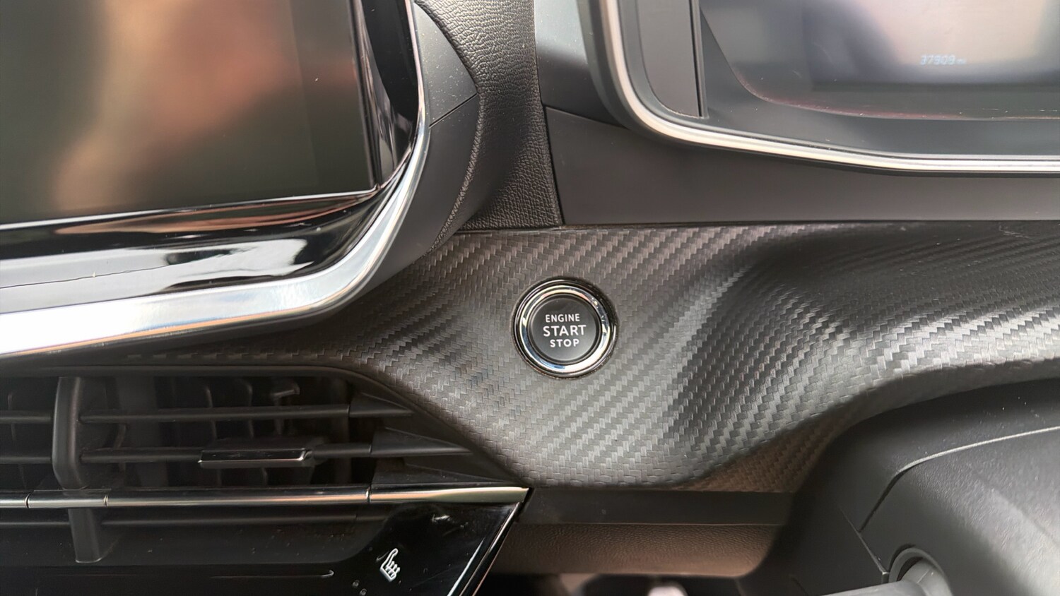 Used Peugeot 2008 2021 for sale - 77321264: Photo 40