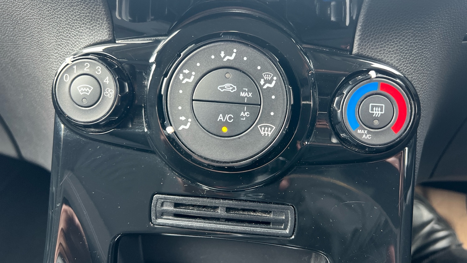 Used Ford Fiesta 2016 for sale - 76574341: Photo 32