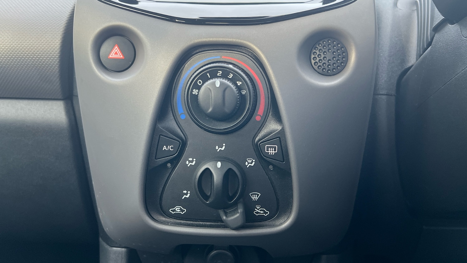 Used Peugeot 108 2022 for sale - 76315611: Photo 32