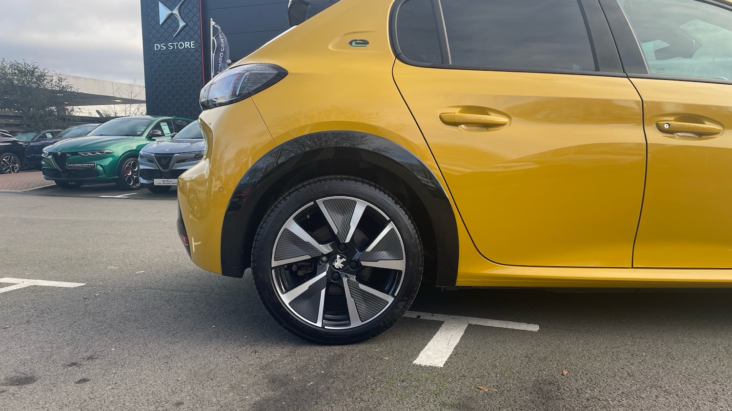 Used Peugeot 208 2021 for sale - 77110104: Photo 17