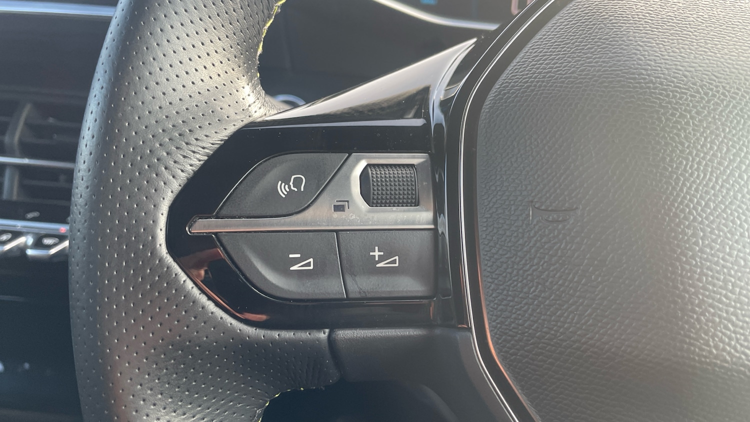 Used Peugeot 208 2021 for sale - 77110104: Photo 24