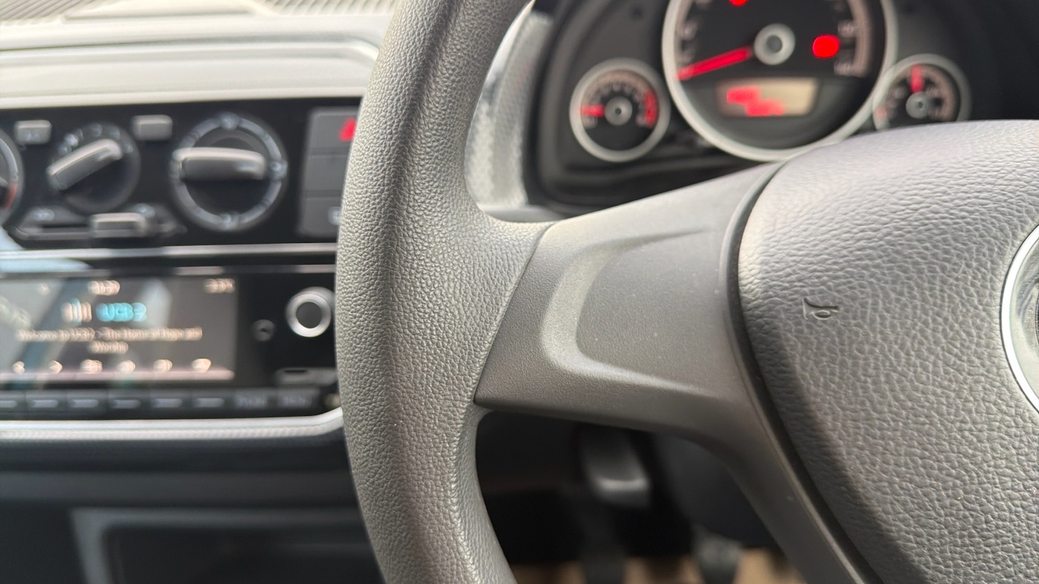 Used Volkswagen up! 2017 for sale - 76966126: Photo 24