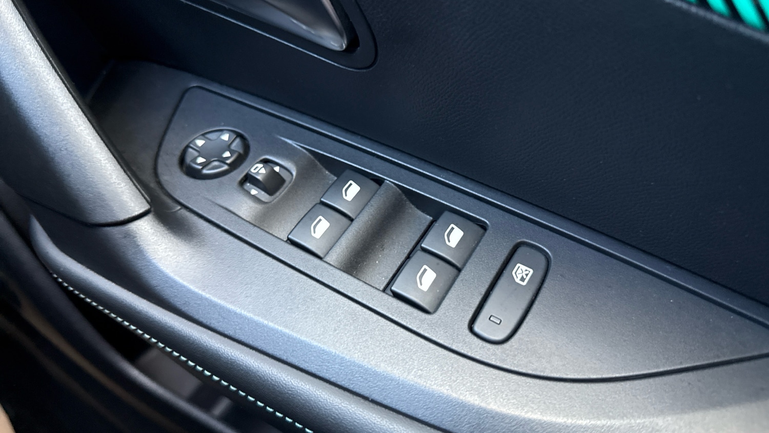 Used Peugeot 2008 2022 for sale - 76634731: Photo 22