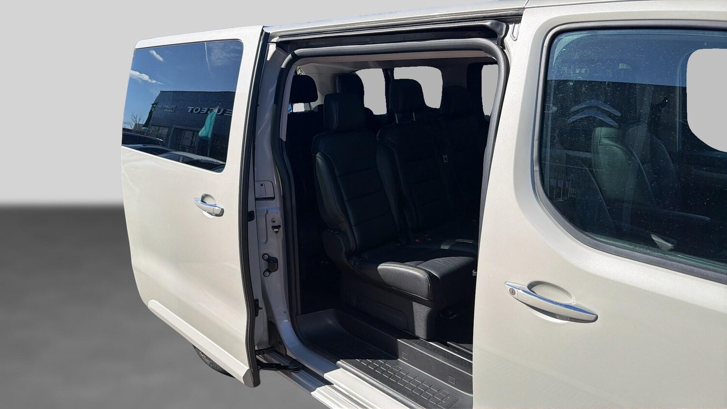 Used Peugeot Traveller 2021 for sale - 78035725: Photo 30