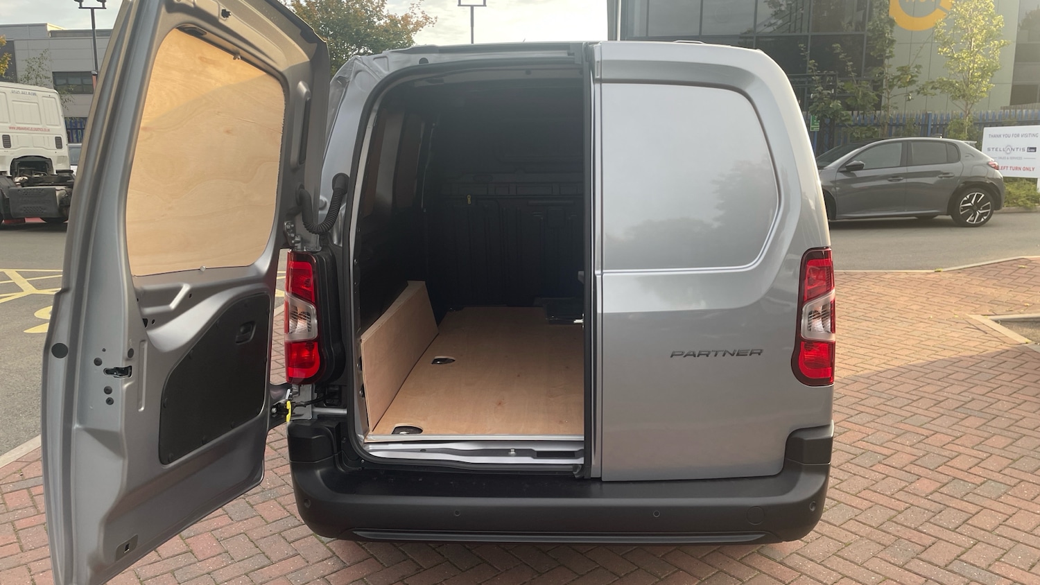 Used Peugeot Partner 2025 for sale - 76061540: Photo 42