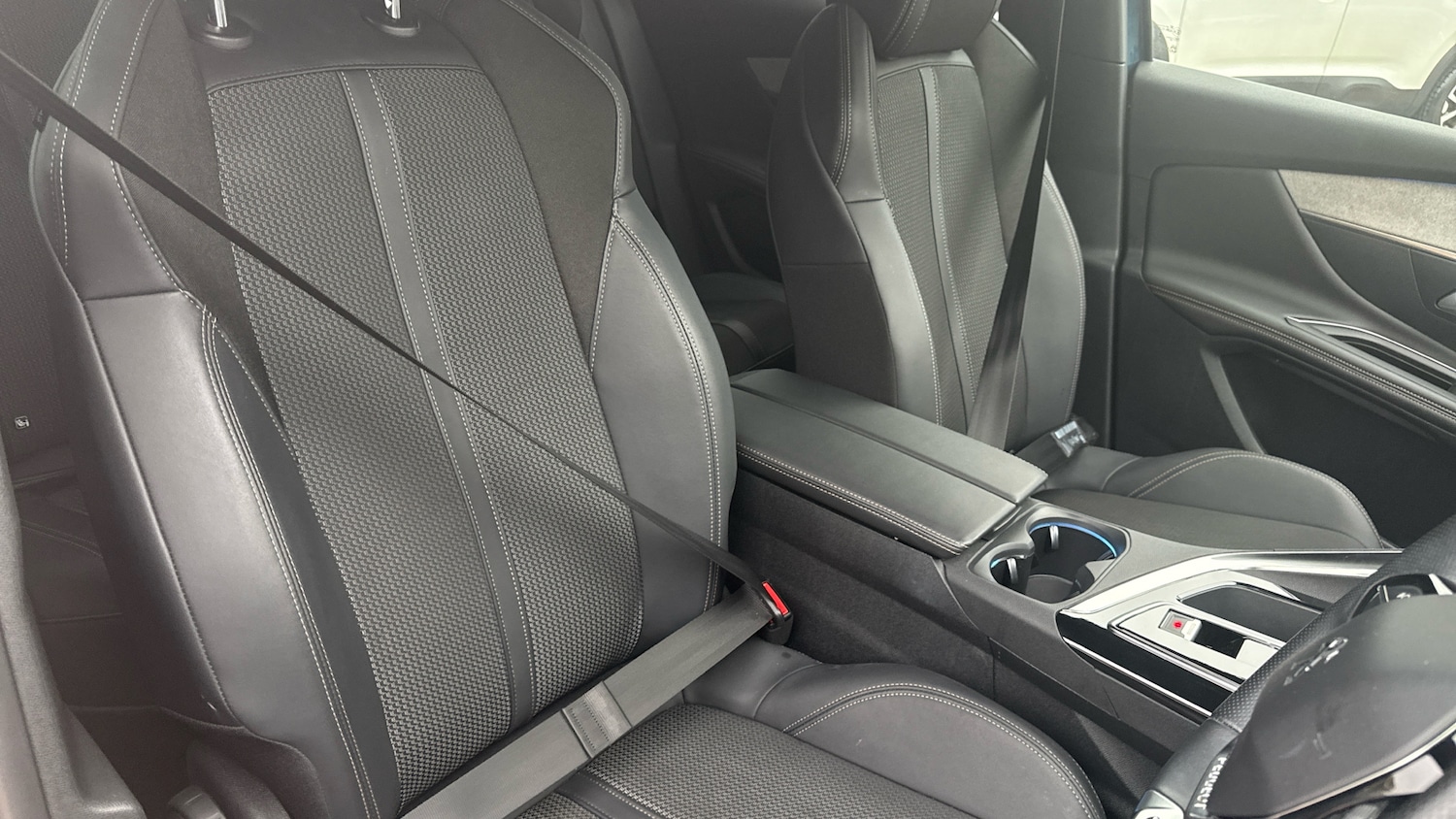 Used Peugeot 3008 2024 for sale - 76168030: Photo 42