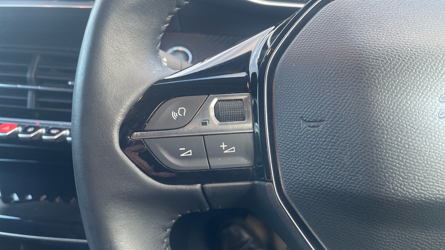 Used Peugeot 208 2021 for sale - 76672223: Photo 24