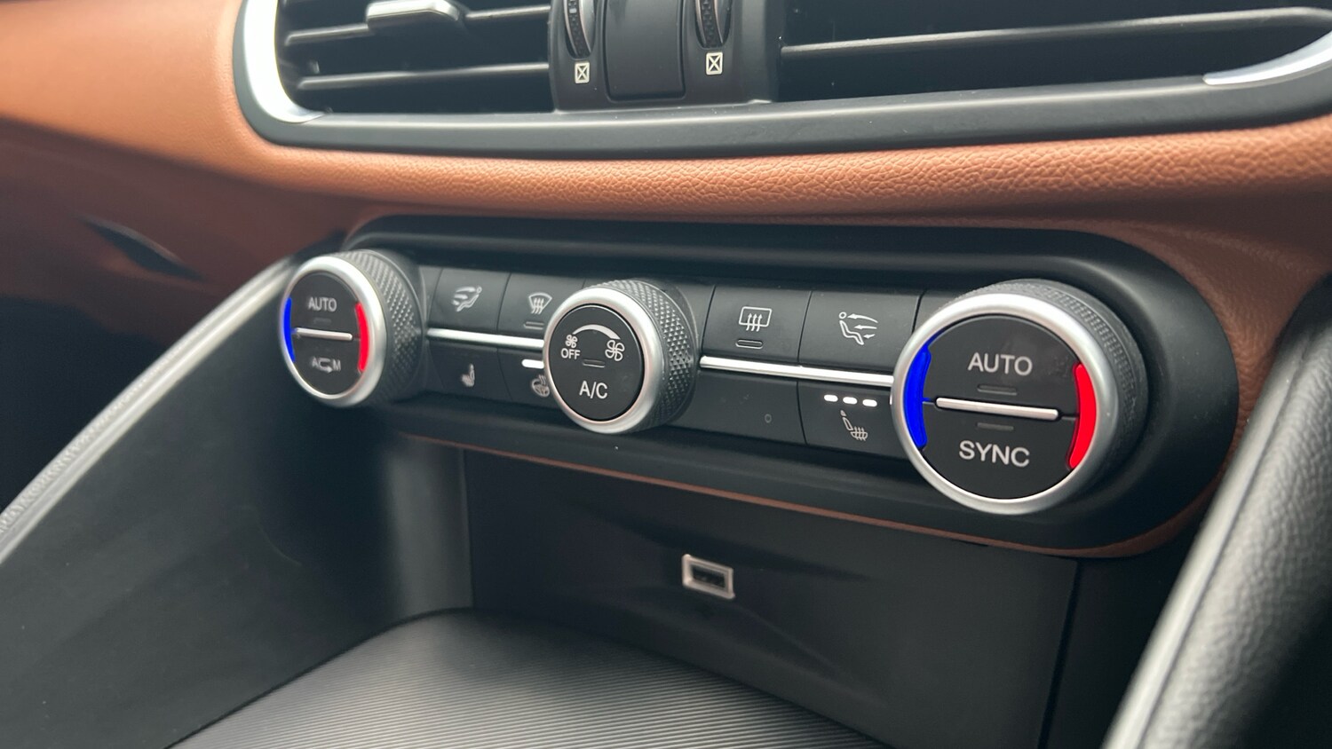 Used Alfa Romeo Giulia 2017 for sale - 77613607: Photo 22